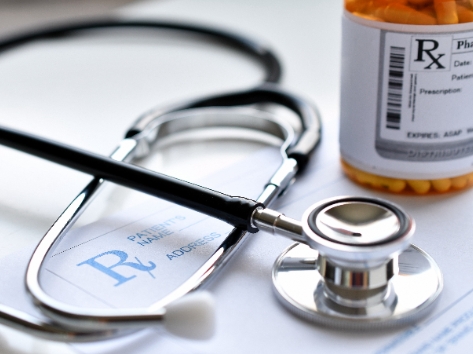 Farmácias não podem alterar receitas médicas para completar ou corrigir dados de pacientes
