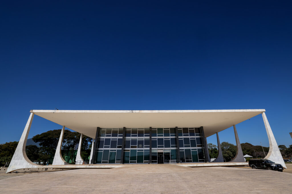 STF estabelece prazo de 5 dias para envio de documentação da representação do X no Brasil